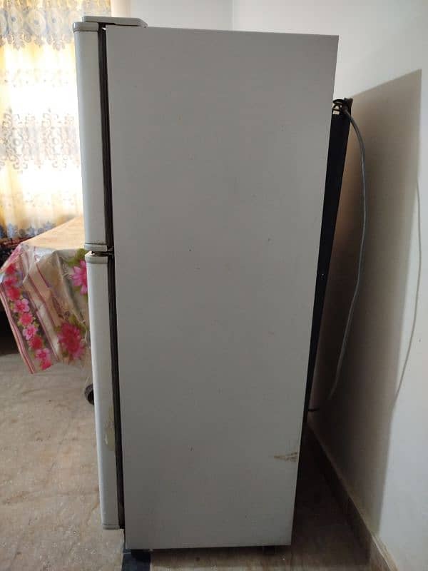 Refrigerator in good and working conditions 5