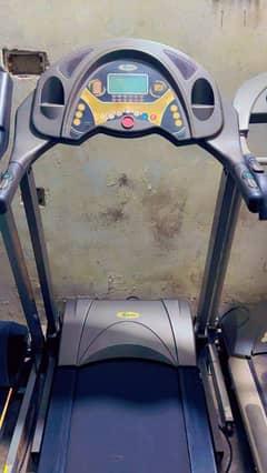 treadmil hydro fitness 130 kg weight sportted good runing condition