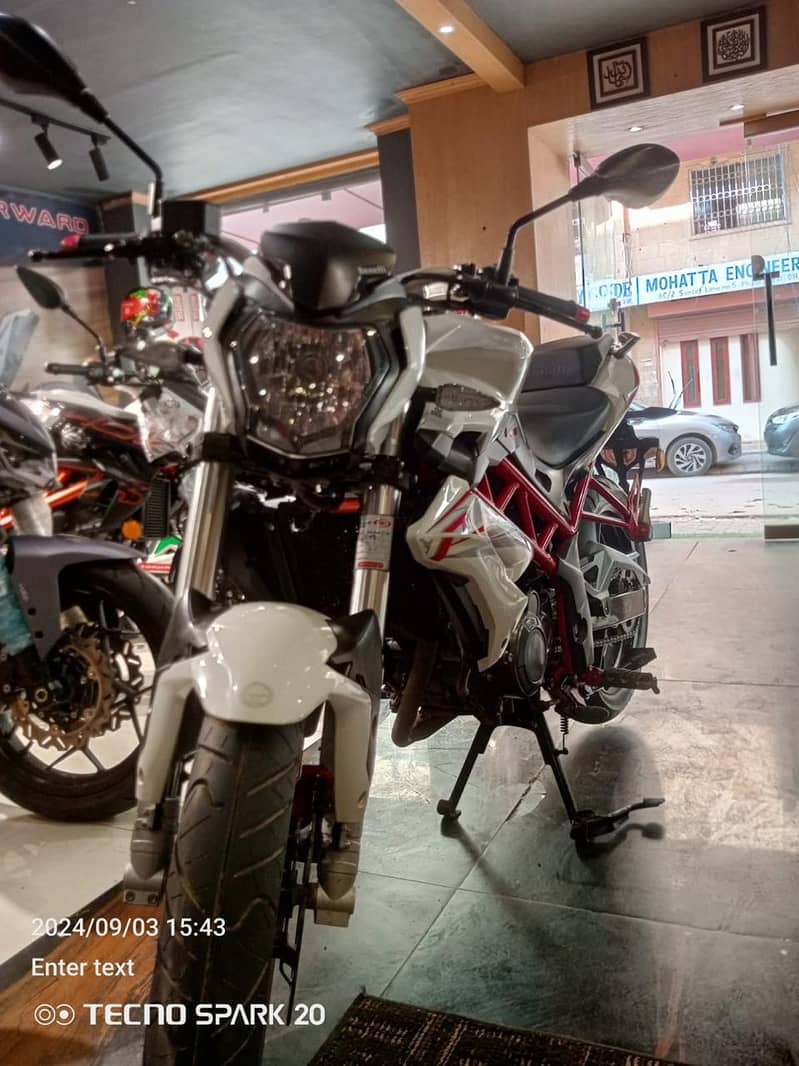 Benelli TNT 150 i 2