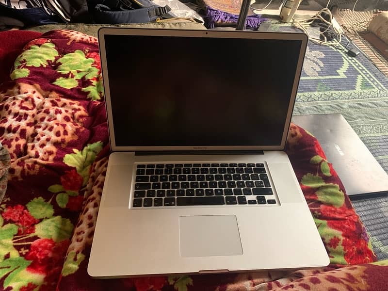 Apple MacBook Pro 0