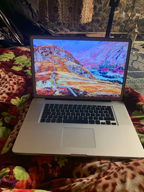 Apple MacBook Pro 1