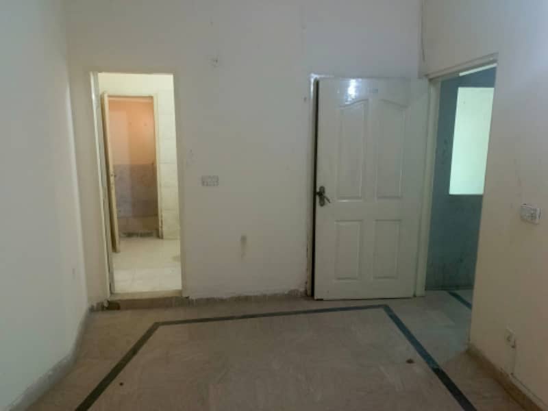 4 Marla 2nd Floor Office For Rent In DHA Phase 1,Block K, Lahore. 9