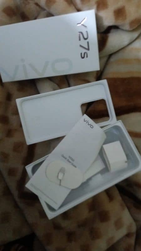 Vivo y27s pta official with complete box 2