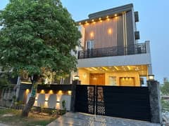 10 Marla Luxury Brand New House For Sale