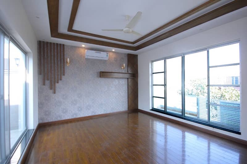 Lovely Designer'S House 1-Kanal Lower Portion In Phase-4 For Rent 7