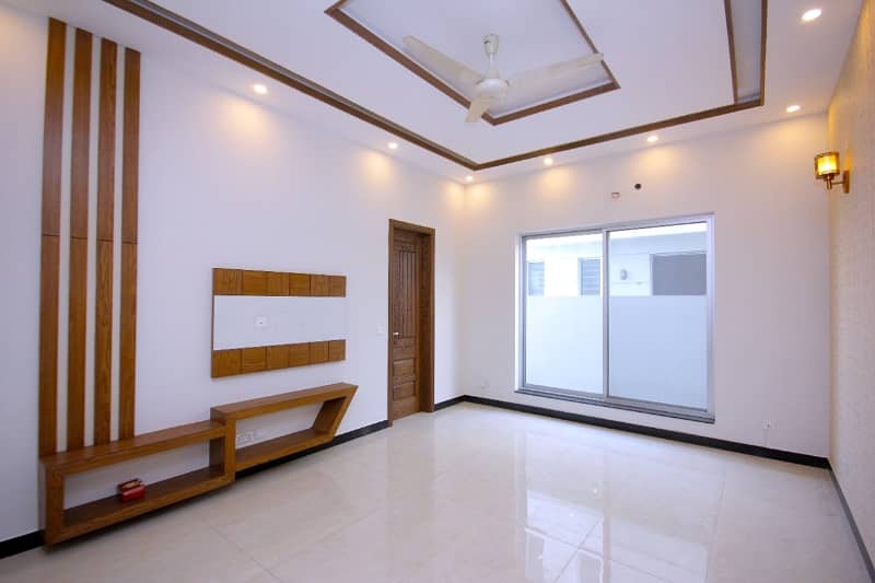 Lovely Designer'S House 1-Kanal Lower Portion In Phase-4 For Rent 12