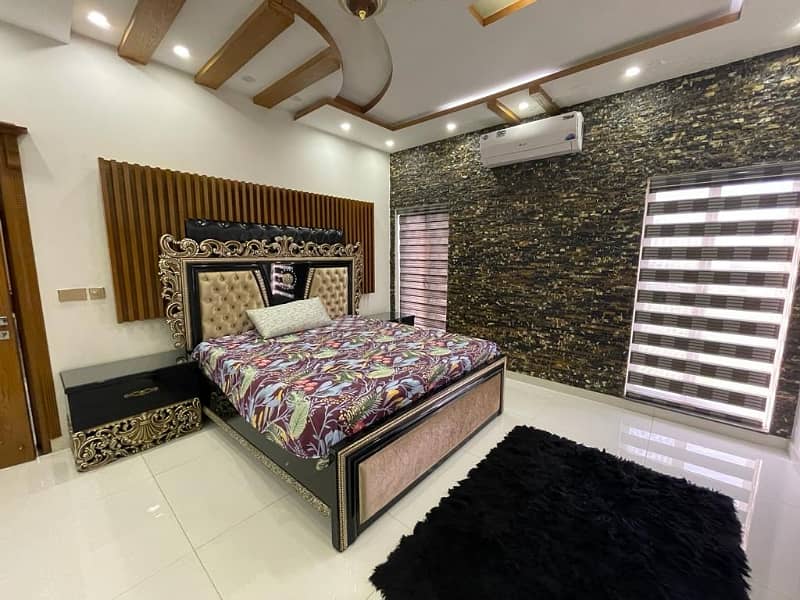 Fabulously Furnished One Kanal Upper Portion Facing Park Phase 5 For Rent 14