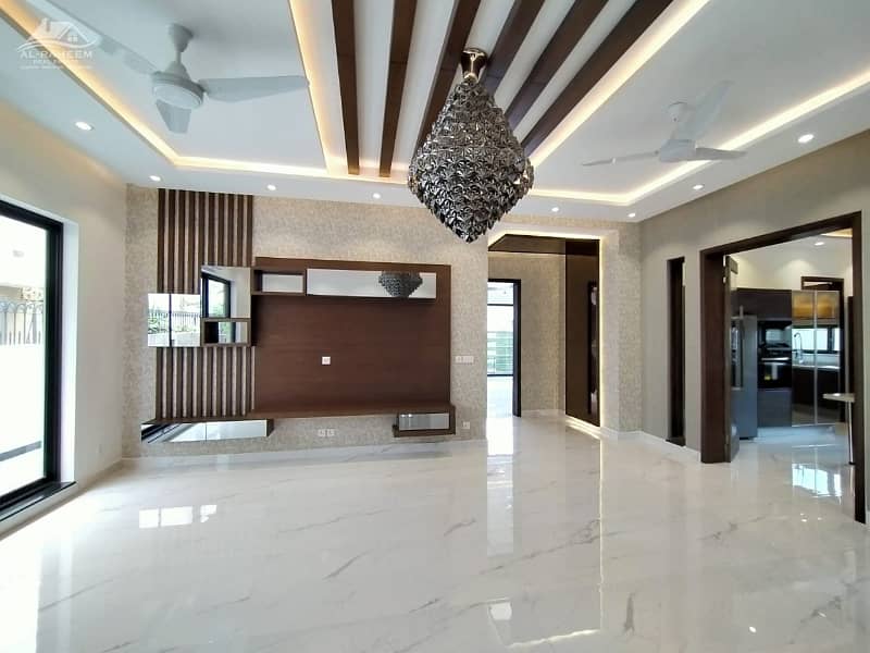 One Kanal Designer Bungalow, Beautifully designed by architect for rent in Phase-4 13