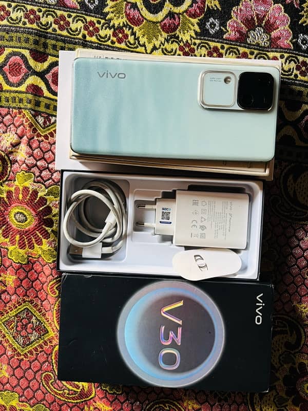 vivo v30 5g 12+12/256 GB full box warranty 8 mnth 0