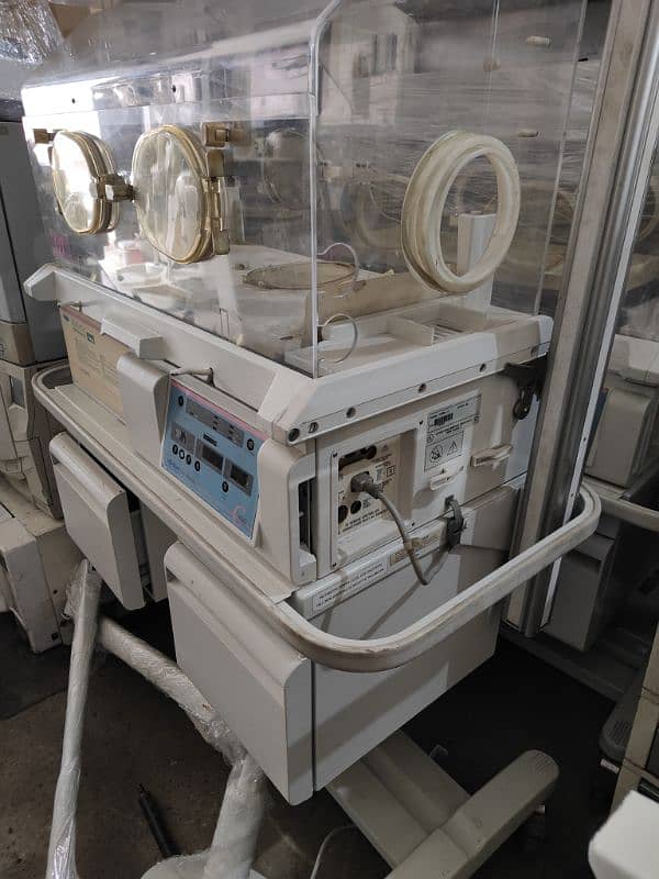 baby incubator imported made in USA medicle equipment 0