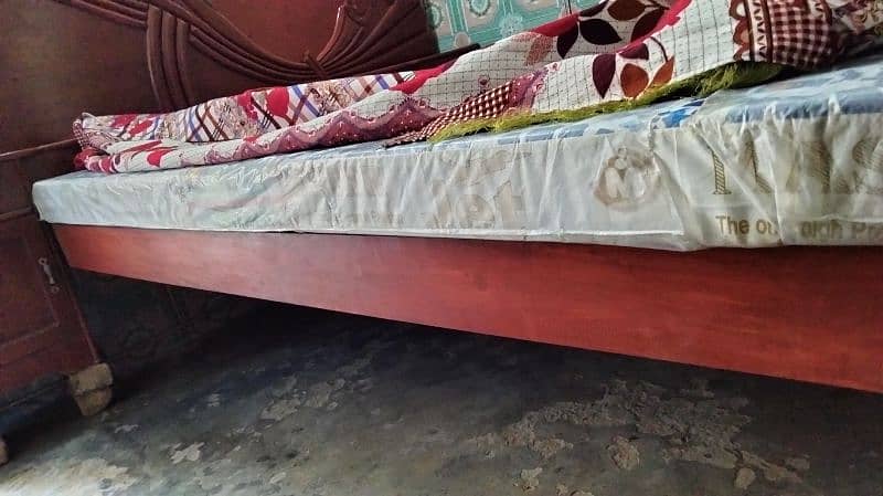 Very good condition. . Dresseing 12000. Bed 22000 16