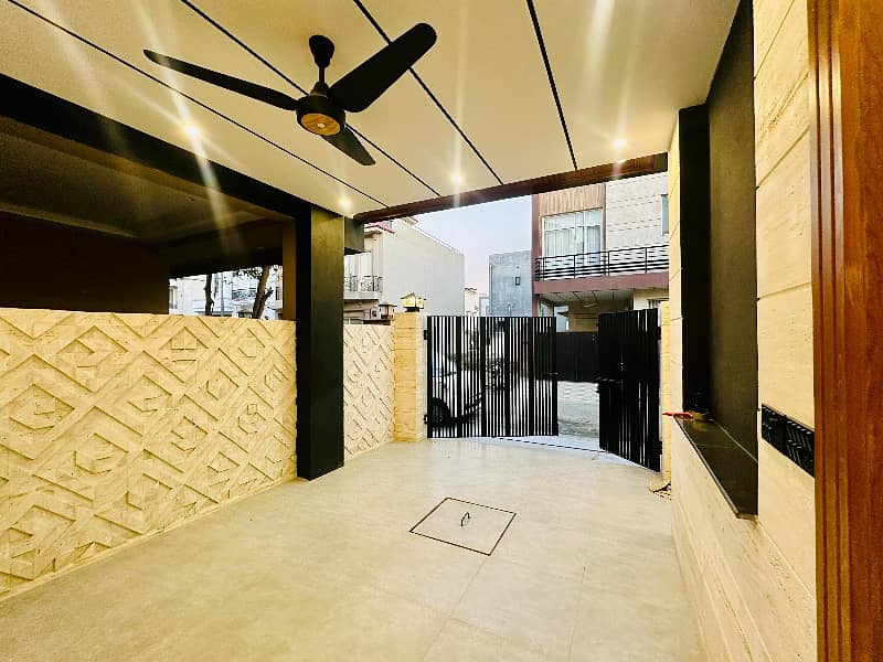 5 MARLA MODERN DESIGN HOUSE AVAILABLE FOR RENT IN DHA 1