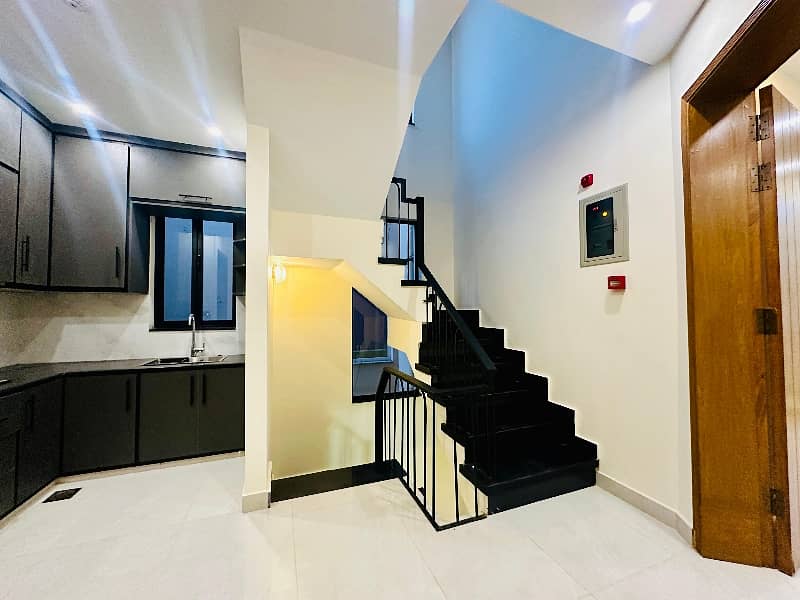 5 MARLA MODERN DESIGN HOUSE AVAILABLE FOR RENT IN DHA 2