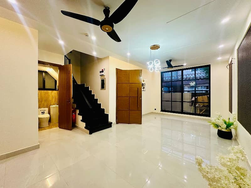 5 MARLA MODERN DESIGN HOUSE AVAILABLE FOR RENT IN DHA 3