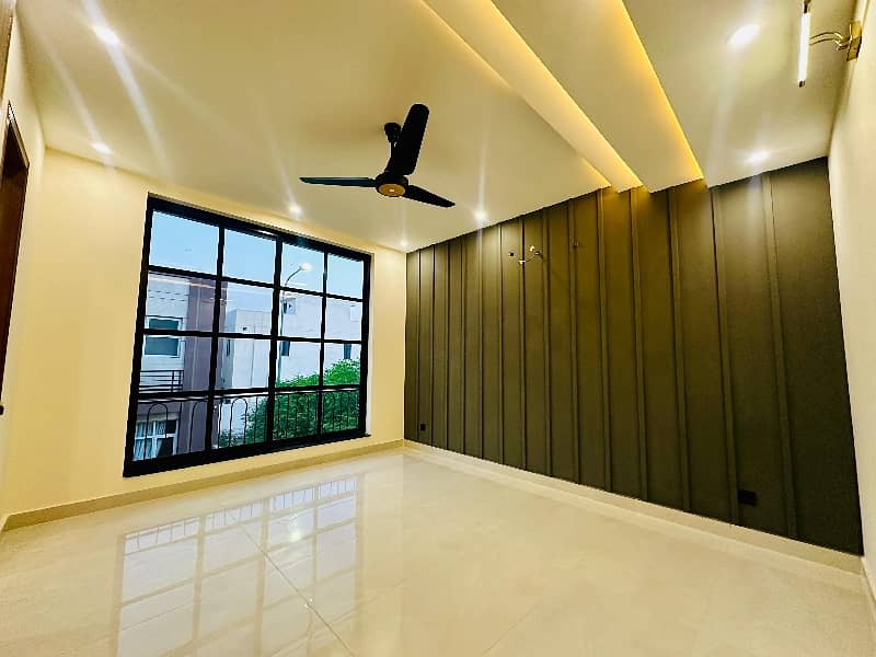 5 MARLA MODERN DESIGN HOUSE AVAILABLE FOR RENT IN DHA 6