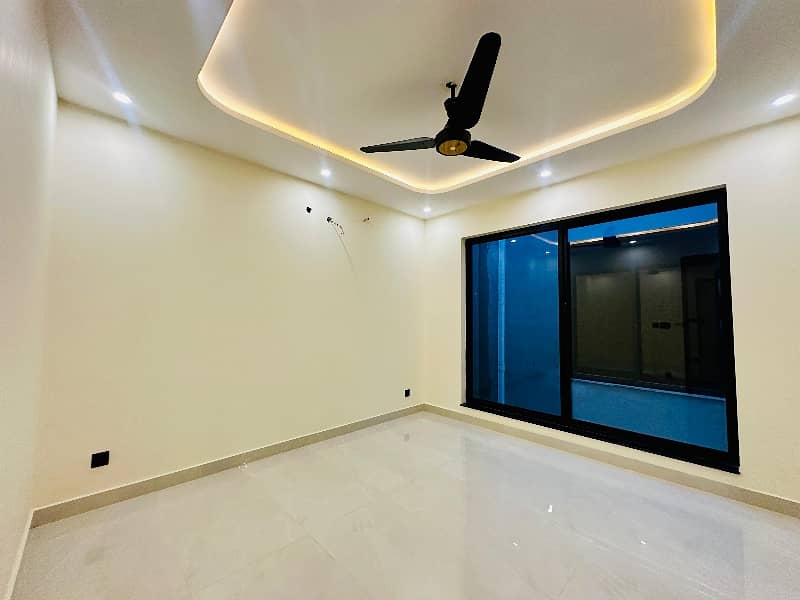 5 MARLA MODERN DESIGN HOUSE AVAILABLE FOR RENT IN DHA 12