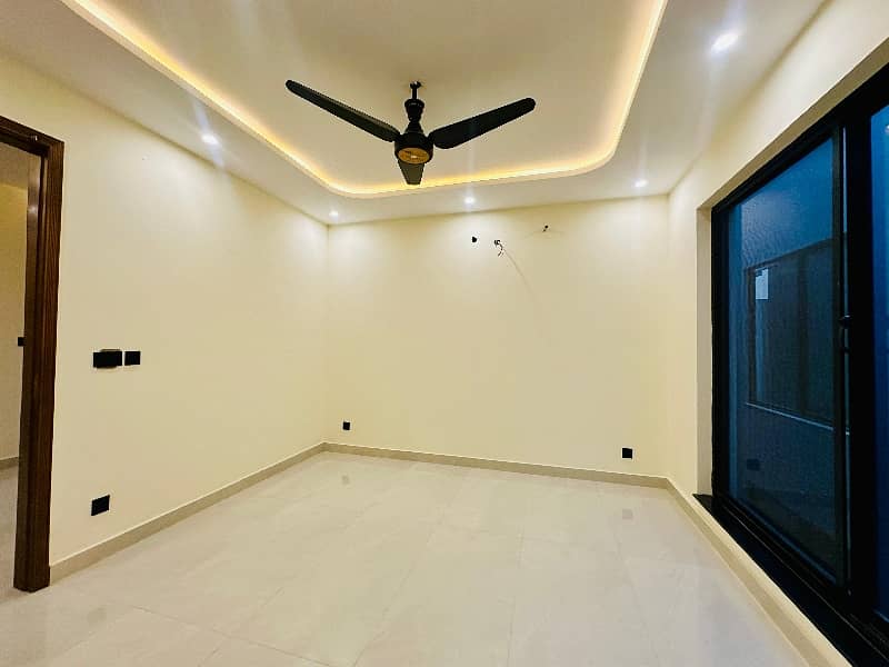 5 MARLA MODERN DESIGN HOUSE AVAILABLE FOR RENT IN DHA 16