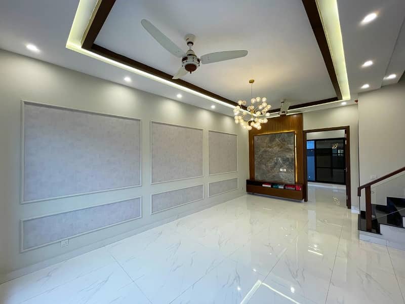 5 MARLA MODERN DESIGN HOUSE AVAILABLE FOR RENT IN DHA 3