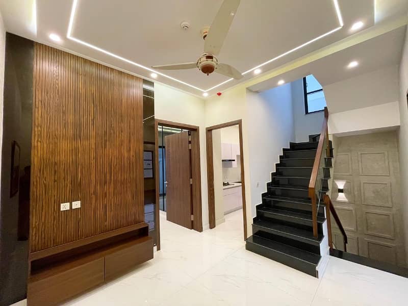 5 MARLA MODERN DESIGN HOUSE AVAILABLE FOR RENT IN DHA 19