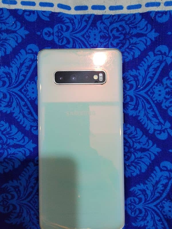 Samsung S10 plus 8Gb/ 128Gb 9