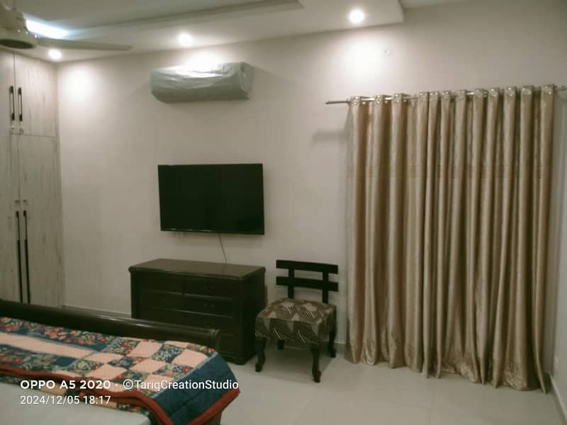 1 Kanal Fully Furnished House For Rent In DHA Phase 4 (Hot Location Nearby Gold Crest Mall) 8