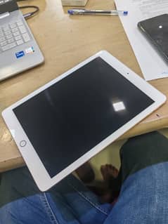 Apple IPad Pro 9.7 inch 32gb in Excellent condition.