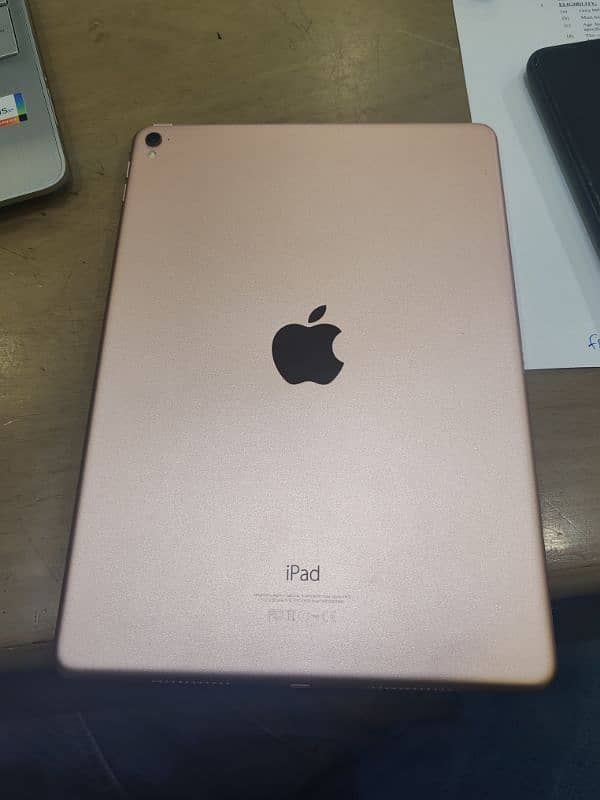 Apple IPad Pro 9.7 inch 32gb in Excellent condition. 4