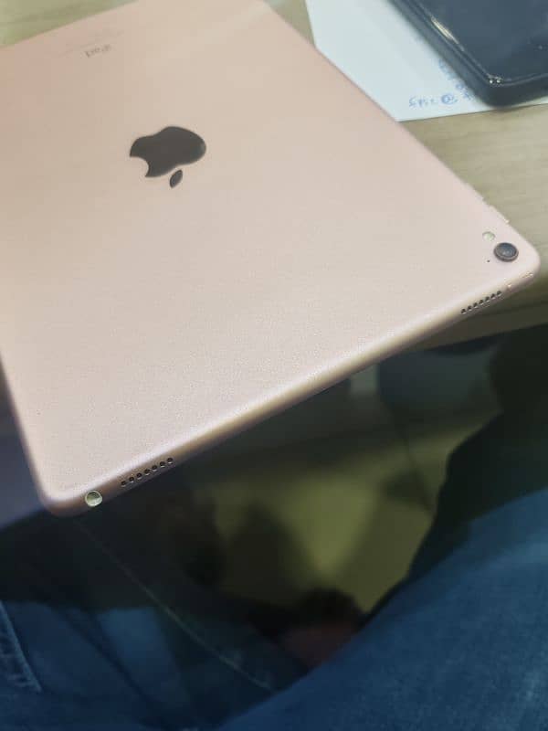 Apple IPad Pro 9.7 inch 32gb in Excellent condition. 5