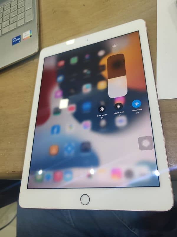 Apple IPad Pro 9.7 inch 32gb in Excellent condition. 7