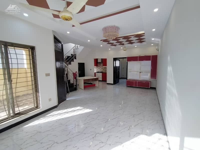 5 Marla Modern House For Rent in Reasonable Rent Price at Prime Location in DHA 9 Town 4