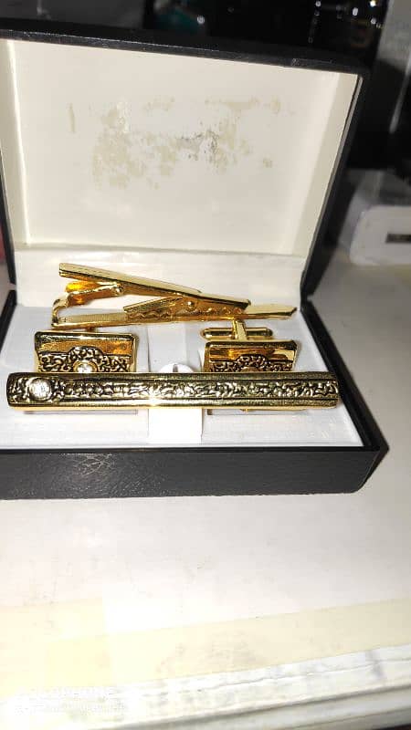 cufflinks and tie pin set 1