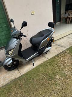 Yadea TS Electric Scooter