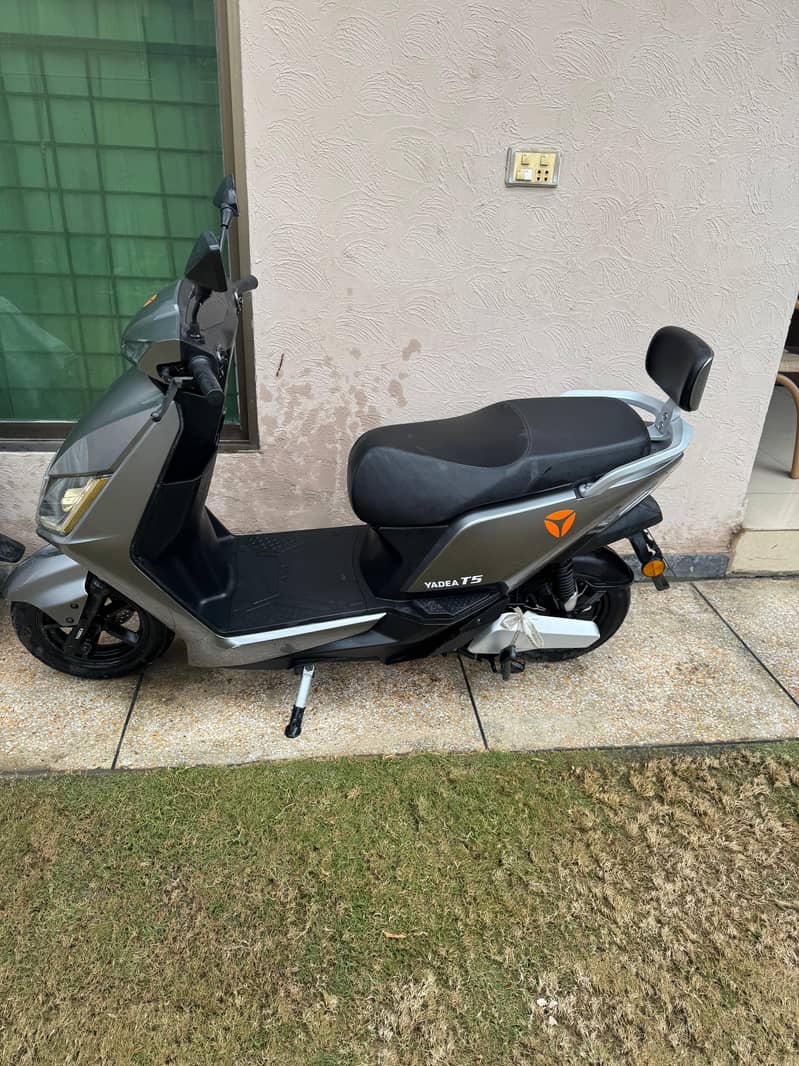 Yadea TS Electric Scooter 2