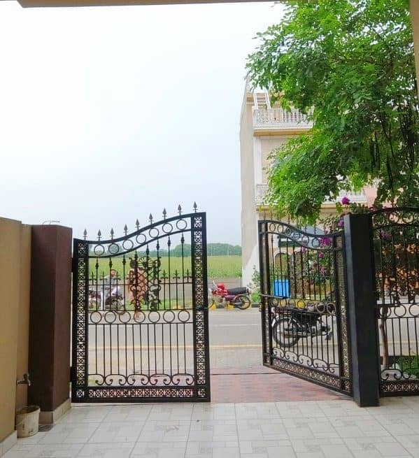 Prime Location House For Sale In Rs. 22000000 31