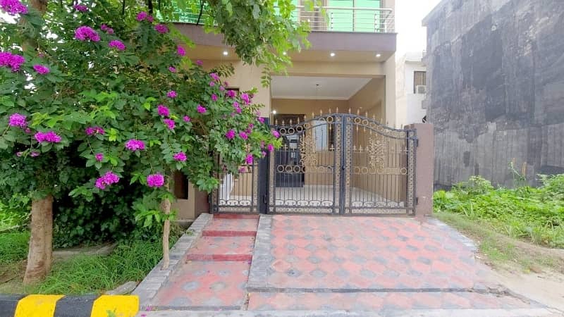 Prime Location House For Sale In Rs. 22000000 32