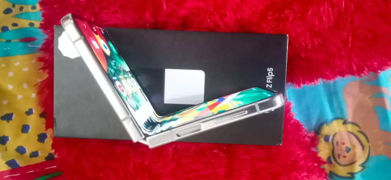 Samsung Z Flip 5 / 8/512Gb  / Official Pta Approved / Open Box 8