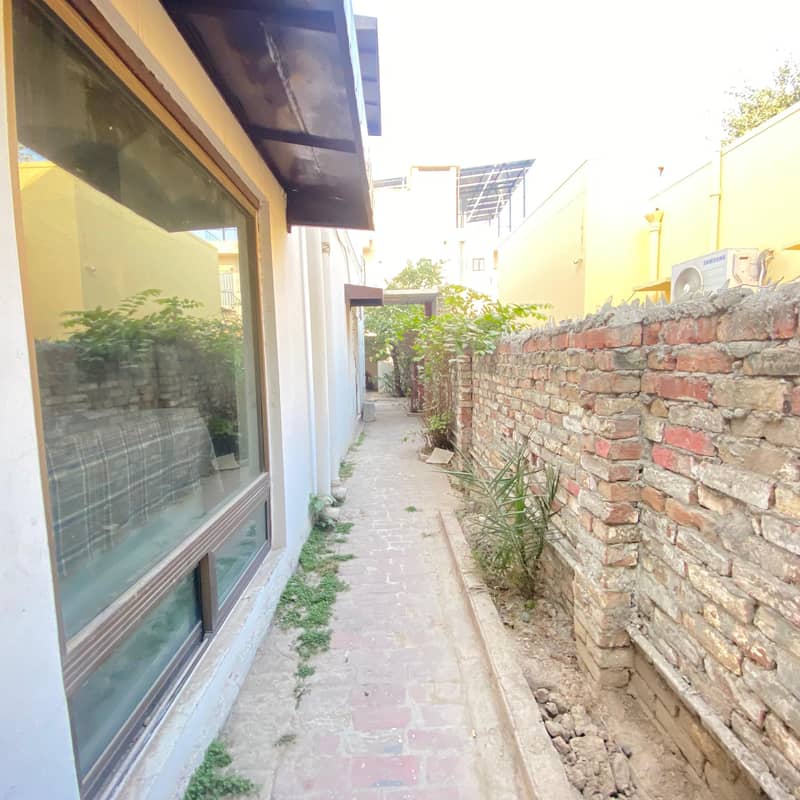 1KANAL House Available for sale in Cavalry ground 19