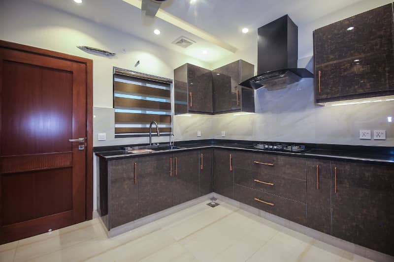 Daily Basis  Luxury house Available For Rent Fully Furnished 3 Bedroom Luxury house For Rent 13