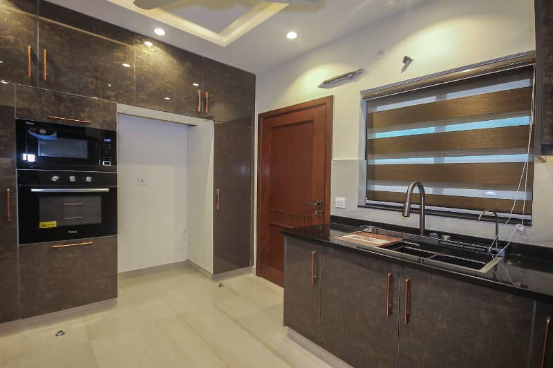 Daily Basis  Luxury house Available For Rent Fully Furnished 3 Bedroom Luxury house For Rent 14