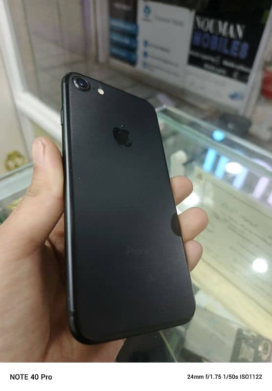 Iphone 7 32gb non pta  water pack 1