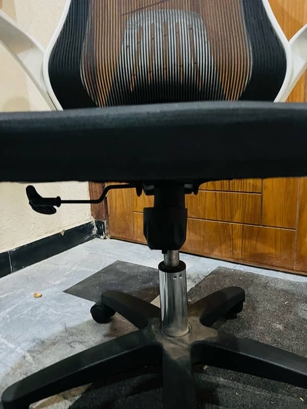 gaming chair  brand new condition 3