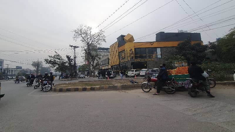 1 Kanal Corner Commercial Building With Yearly Income 90 Lac's After Tax Deduction Hot Location Of Faisal Town For Sale 2