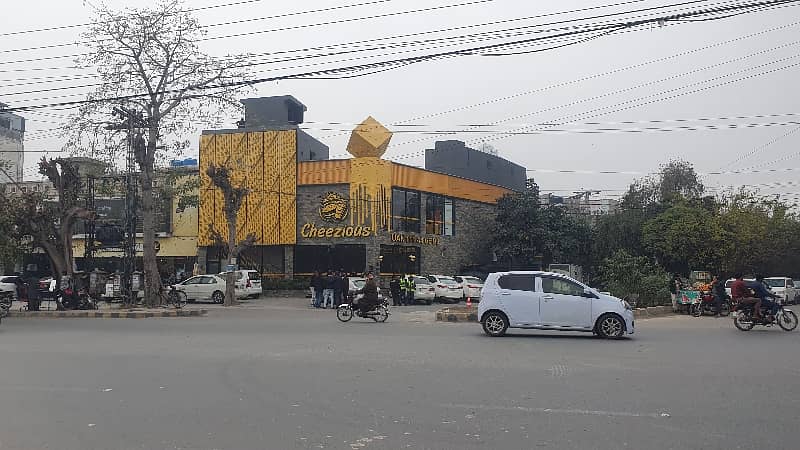 1 Kanal Corner Commercial Building With Yearly Income 90 Lac's After Tax Deduction Hot Location Of Faisal Town For Sale 6