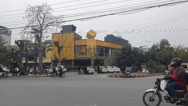 1 Kanal Corner Commercial Building With Yearly Income 90 Lac's After Tax Deduction Hot Location Of Faisal Town For Sale 7