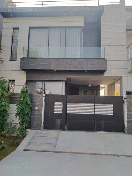 5 Marla Modern Design House For Rent in Phase 6 DHA Lahore Prime Location Near Dolmen Mall 0