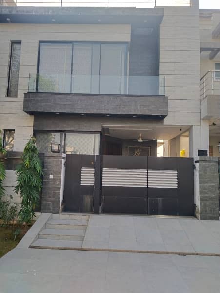 5 Marla Modern Design House For Rent in Phase 6 DHA Lahore Prime Location Near Dolmen Mall 18