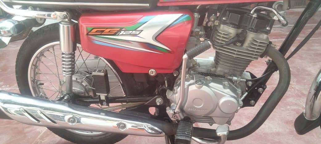 Honda CG 125 2023 model Red colour unregistered fresh bike 2