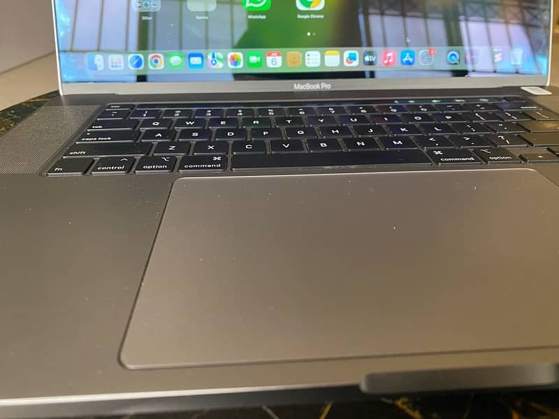 MacBook pro 2019 16/512 1