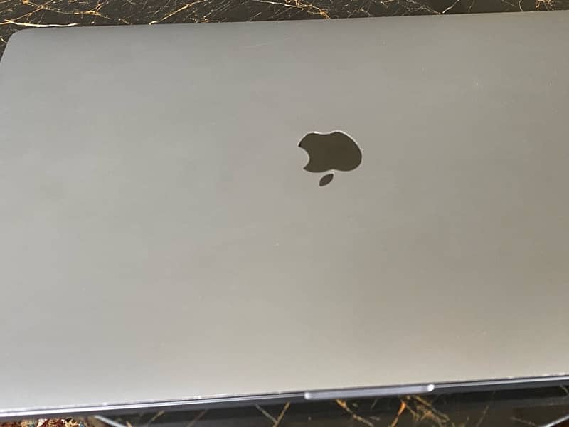 MacBook pro 2019 16/512 3