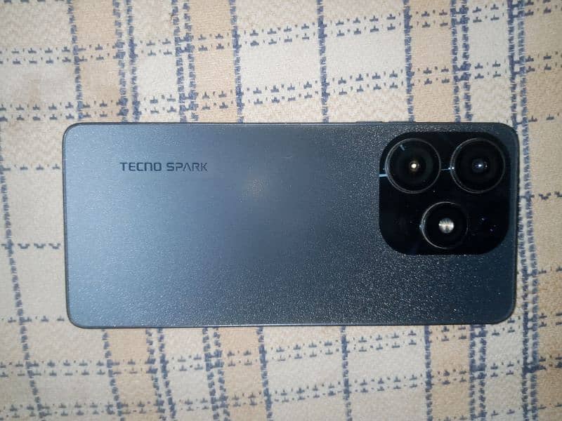 TECNO SPARK 10 PRO GLASS BREAKED 3